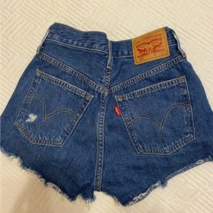 LEVI’S 501 JEAN SHORTS